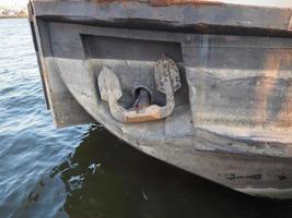 detalhe da âncora do navio foto