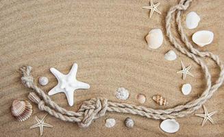 conchas e decorações do mar com corda foto
