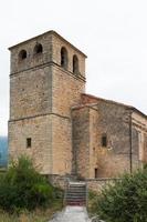 bela igreja românica de santa maria de garona, burgos, merindades, espanha, foto