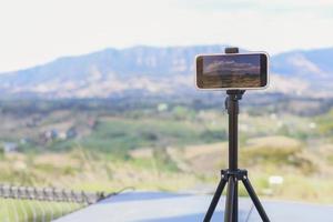 configure uma câmera para fotografar paisagens usando seu smartphone. foto