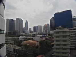 bangkok tailândia13 de maio de 2019paisagem da área central de asoke de bangkok e área de phrom phong.on bangkok tailândia13 de maio de 2019 foto