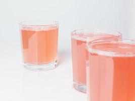 copo de suco de laranja foto