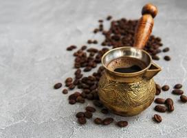 grãos de café e turco foto