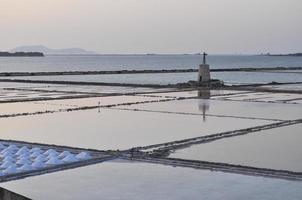 salinas salinas em marsala foto