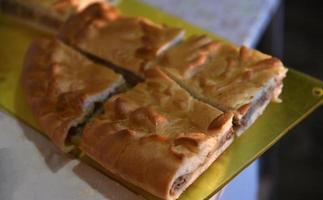 torta deliciosa de carne com close-up de batatas foto