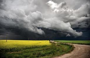 nuvens de tempestade saskatchewan foto