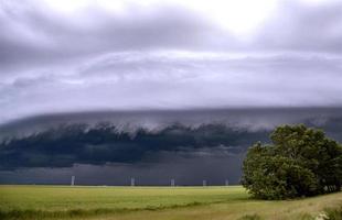 nuvens de tempestade saskatchewan foto