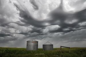 nuvens de tempestade saskatchewan foto