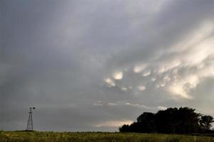 nuvens de tempestade saskatchewan foto