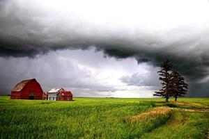 nuvens de tempestade saskatchewan foto