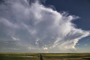 nuvens de tempestade saskatchewan foto