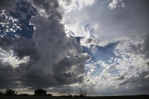 nuvens de tempestade saskatchewan foto