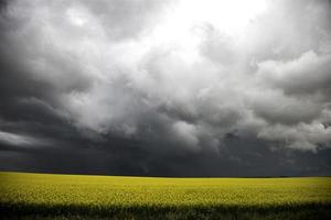 nuvens de tempestade saskatchewan foto