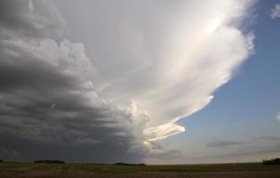 nuvens de tempestade saskatchewan foto