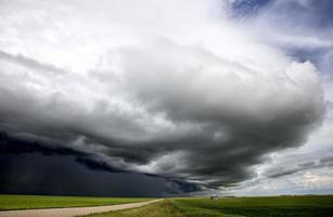 nuvens de tempestade saskatchewan foto