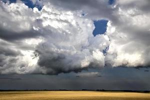nuvens de tempestade saskatchewan foto