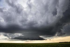 nuvens de tempestade saskatchewan foto