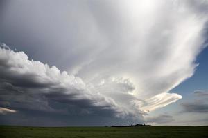 nuvens de tempestade saskatchewan foto