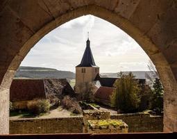 o impressionante castelo medieval de chateauneuf, perfeitamente preservado desde os tempos antigos foto