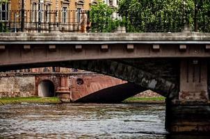 ponte sobre o rio doente em estrasburgo, paisagem urbana, centro antigo foto