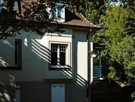 vista da rua de estrasburgo. casas antigas, calma e tranquilidade foto