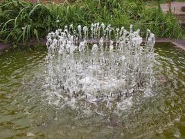 fluxo de água da fonte foto