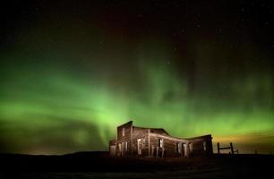 aurora boreal canadá prédio abandonado foto