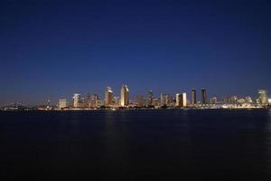 san diego, centro da cidade ao entardecer foto