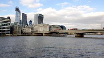 cidade de londres com rio tâmisa na inglaterra, reino unido. foto