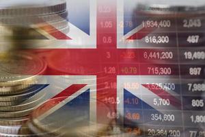 investimento no mercado de ações negociação financeira, moeda e bandeira do Reino Unido ou forex para analisar o fundo de dados de tendência de negócios de finanças de lucro. foto