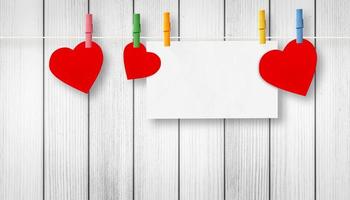 cartão de dia dos namorados com corações vermelhos e espaço para seus cumprimentos. foto