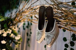 sapatos de casamento marrons luxuosos foto