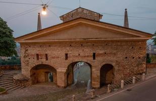 porta san giacomo em bergamo foto