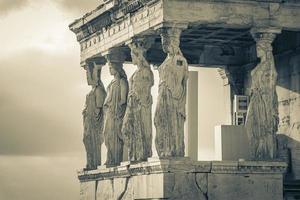 acrópole de atenas ruínas detalhes esculturas grécia capital atenas grécia. foto