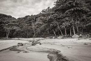 grande ilha tropical natural ilha grande santo antonio praia brasil. foto