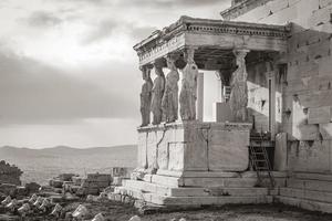 acrópole de atenas ruínas detalhes esculturas grécia capital atenas grécia. foto