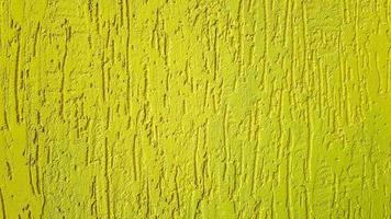 fundo de textura de parede de gesso ouro velho. gesso de parede texturizado texturizado. decoração de parede em relevo. paredes de estuque. decoração de parede em relevo. gesso decorativo é pintado de amarelo. foto