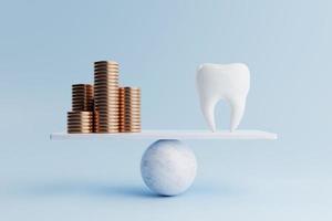 dente dental e moeda de ouro na balança de equilíbrio sobre fundo azul. cuidados de saúde e conceito financeiro. tema de economia de dinheiro e fluxo de caixa. renderização de ilustração 3D foto