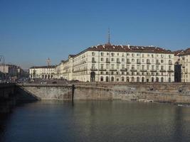 Rio Po em Turin foto