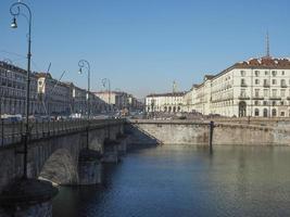 Rio Po em Turin foto