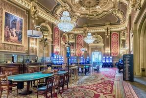 interiores do casino de monte carlo, complexo de jogos de azar e entretenimento, mônaco foto