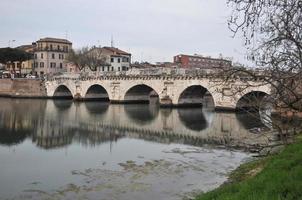 ponte romana em rimini foto