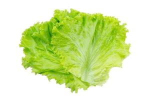 alface. folha de salada isolada no fundo branco com traçado de recorte foto