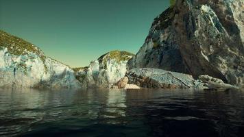 8k ilhas da noruega com rochas e falésias foto