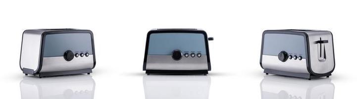 torradeira de cozinha em um fundo branco com reflexão, três ângulos de visão. acessórios de cozinha foto