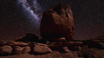 via láctea sobre o parque nacional de bryce canyon de utah foto