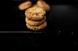 pilha de biscoitos crocantes foto