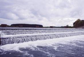 uma pequena barragem foto