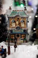 miniatura de natal - uma casa na neve foto