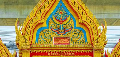colorido wat don mueang phra arramluang templo budista bangkok tailândia. foto